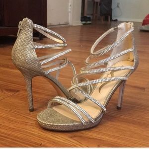 NWOT Nina Finessa gold strappy sandal heels